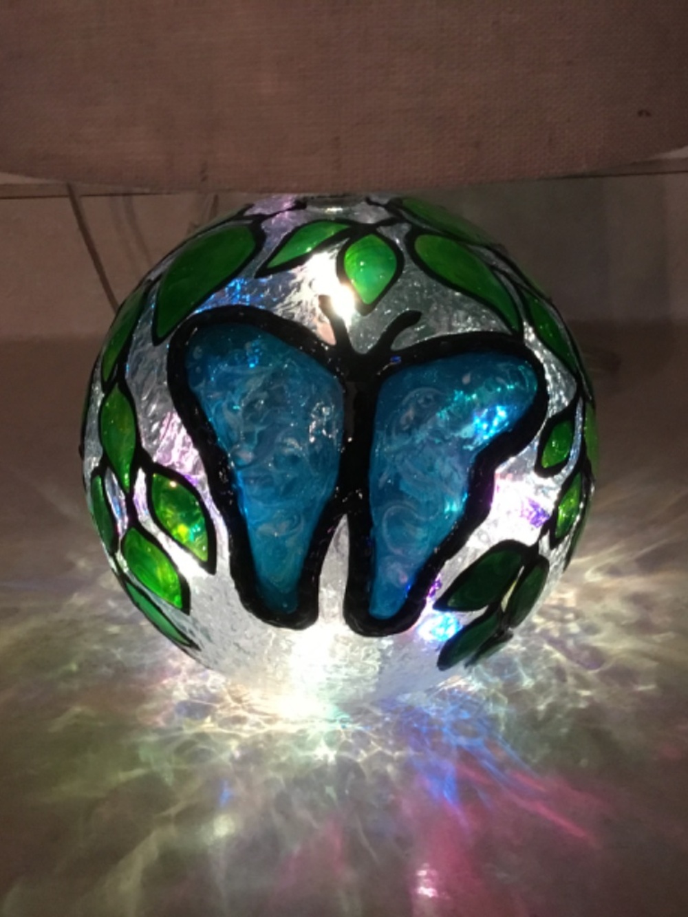 New, HandPainted Stained glass Turquoise Butterfly and Vines lamp - Picture 3 of 9